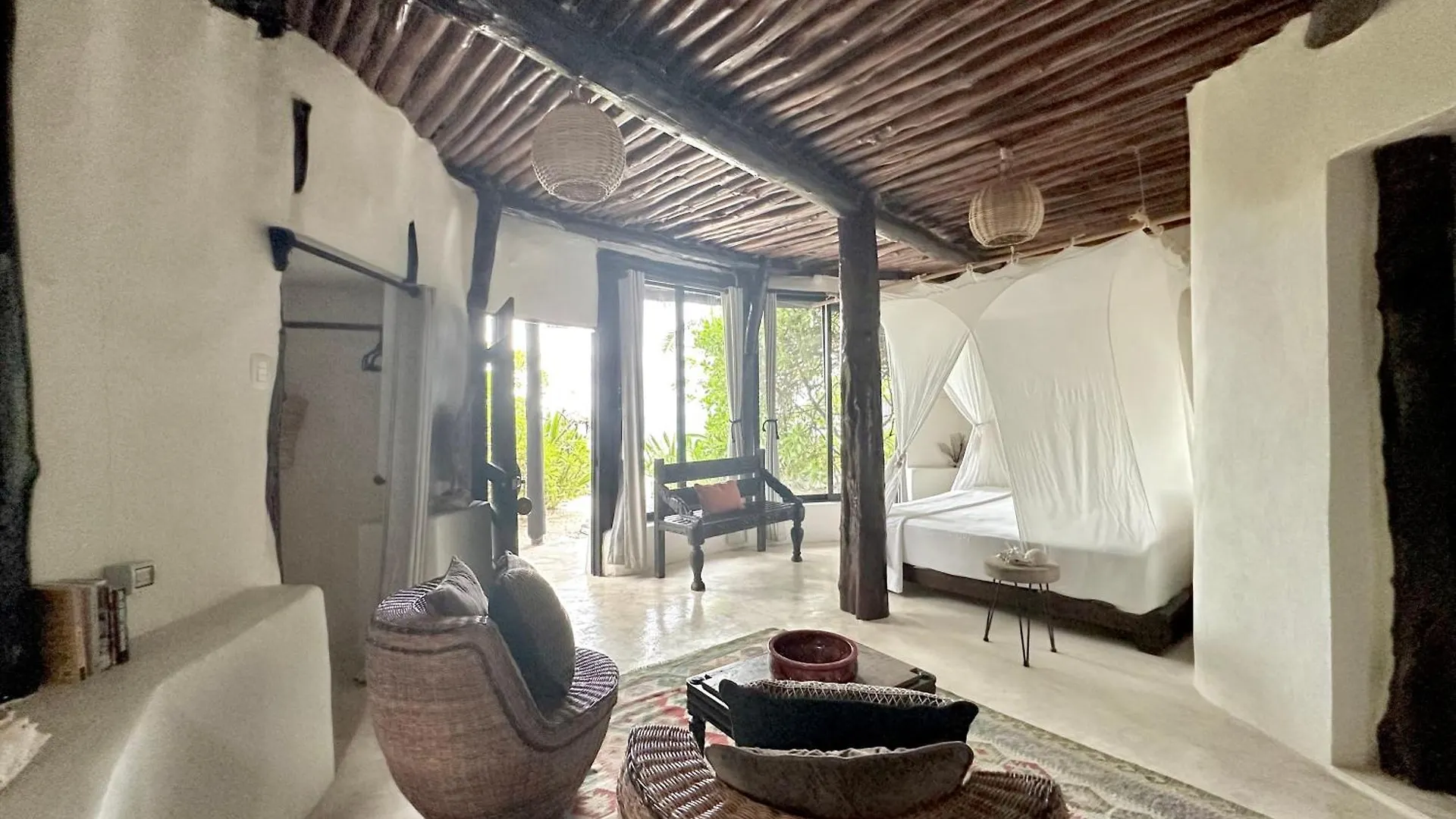 Hotel Luv Tulum 3*,